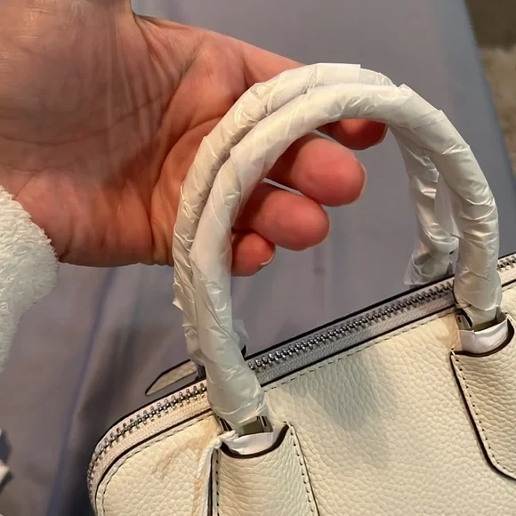 Tory Burch super white small purse - Picture 5 of 10